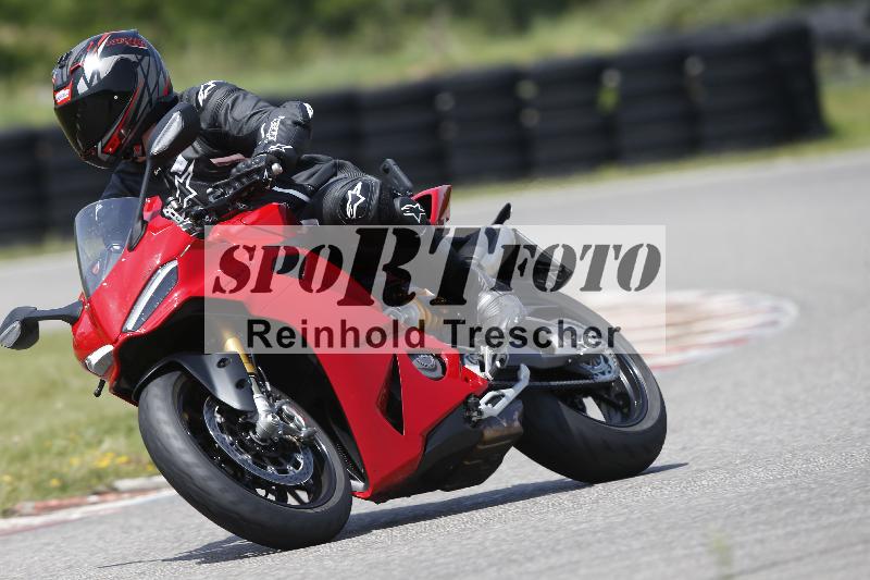 /27 12.06.2025 Ducati Schweiz Trackday Warmup  ADR/blau-bleu/ohne